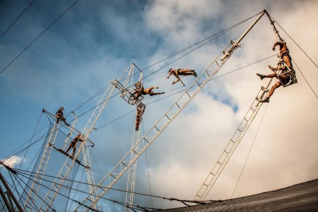 Foto: Shows de acrobacia prometem noites eletrizantes em São Sebastião a partir desta sexta-feira
