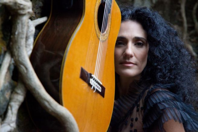 Foto: Casa Brasileira recebe Badi Assad em voz e violão nesta sexta-feira