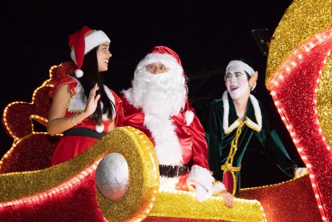 Foto: Parada de Natal e chegada do Papai Noel iniciam celebrações natalinas em São Sebastião