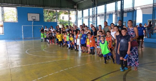 Foto: Festival de Encerramento de Futsal reúne pais e filhos no CAE da Vila Amélia 