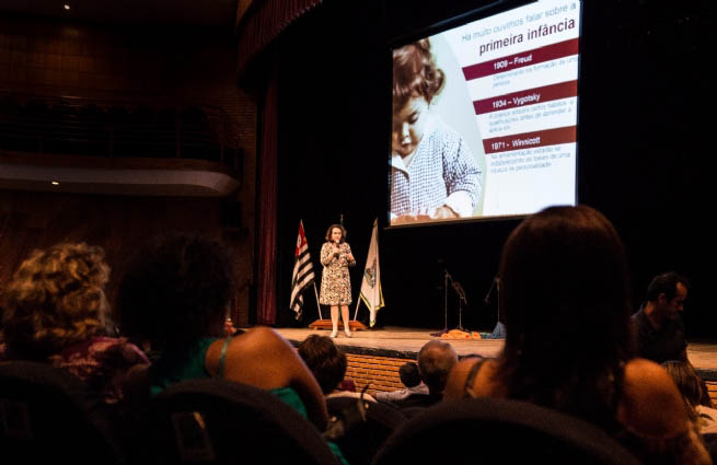 Foto: Teatro Municipal recebe Simpósio na Semana do Bebê nesta quarta (17)