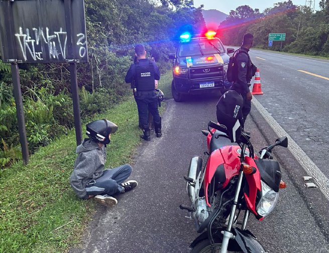 Foto: Polícia Municipal apreende menor com moto furtada em Barra do Una
