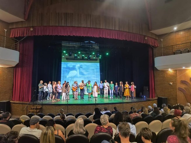 Foto: Sarau do Meio Ambiente reúne arte e consciência ecológica no Teatro Municipal de São Sebastião