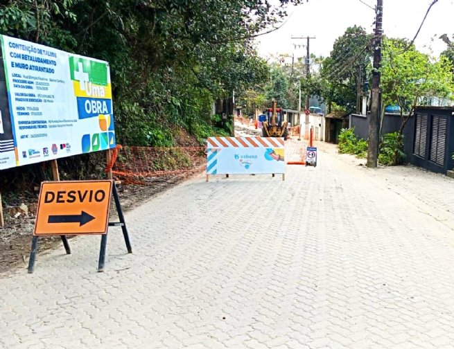 Foto: Sabesp realiza obra de reposição de pavimento com interdição total de rua em Cambury