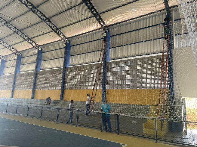 Foto: Prefeitura de São Sebastião realiza manutenção e troca de refletores no Ginásio do Jaraguá