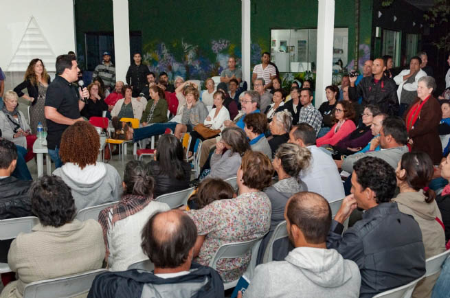 Foto: Prefeito reúne-se com moradores para falar sobre obras em Boiçucanga