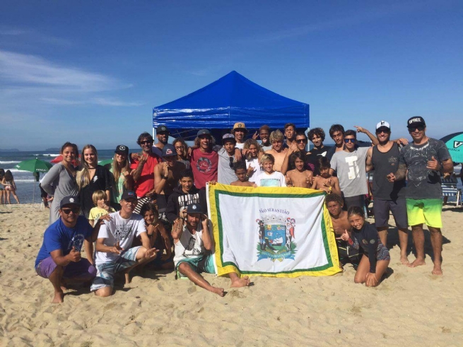Foto: Atletas de São Sebastião vencem etapa de surfe no Guarujá